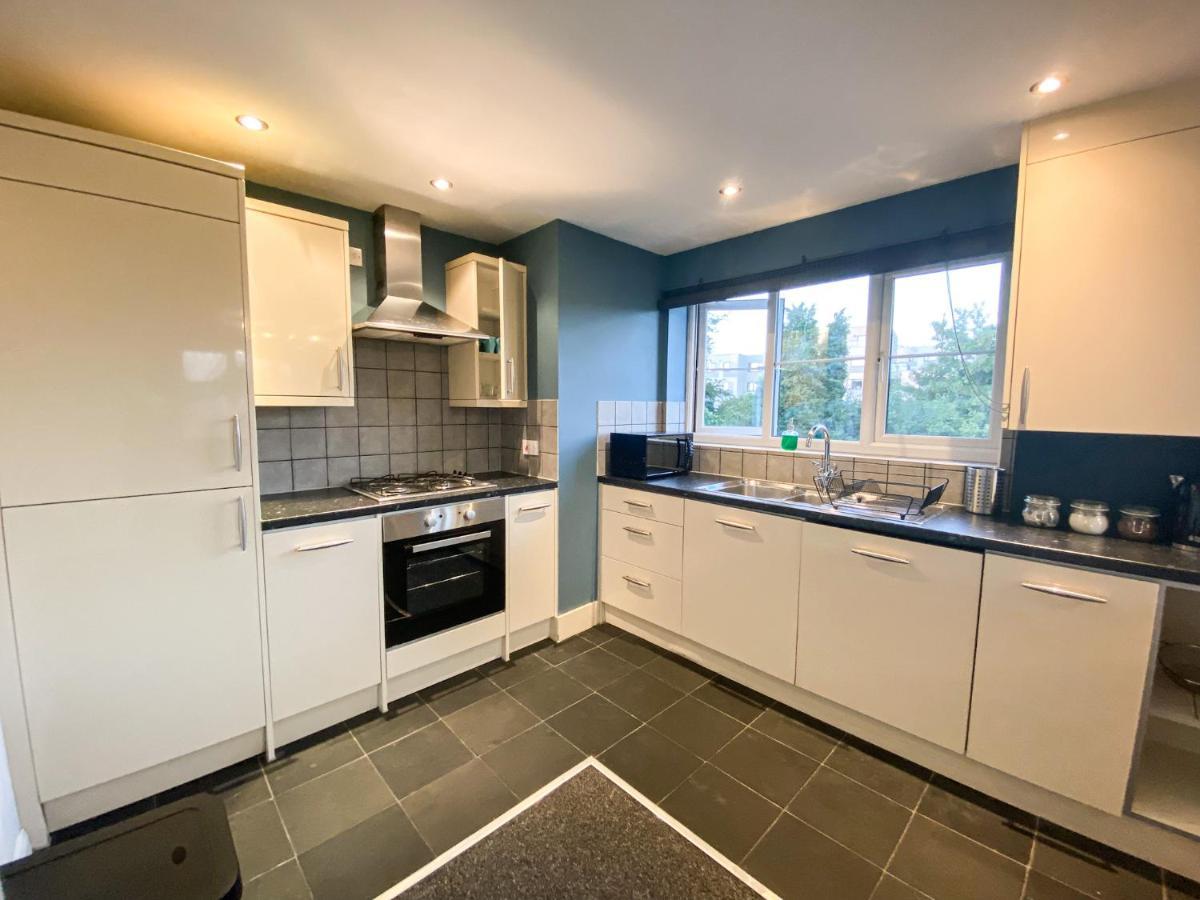 Heathrow/Ashford Hospital/Twickenham Short Stay Apartment Stanwell Exterior foto