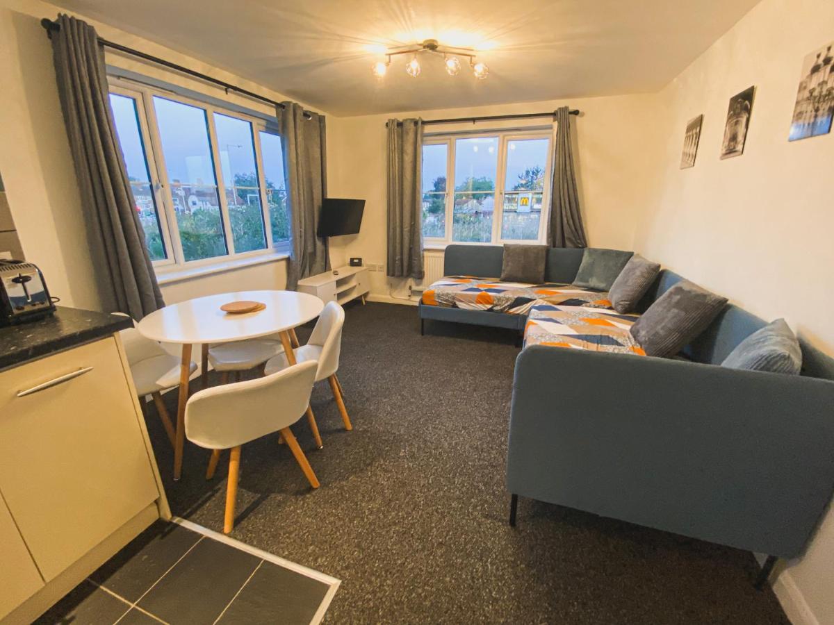 Heathrow/Ashford Hospital/Twickenham Short Stay Apartment Stanwell Exterior foto